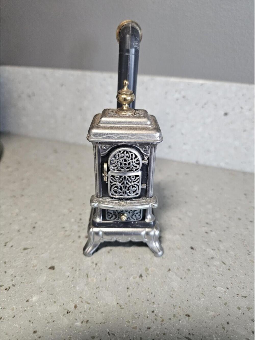 VINTAGE METAL BODO HENNIG PARLOR WOOD BURNING STOVE - Dollhouse Furniture 1:12.